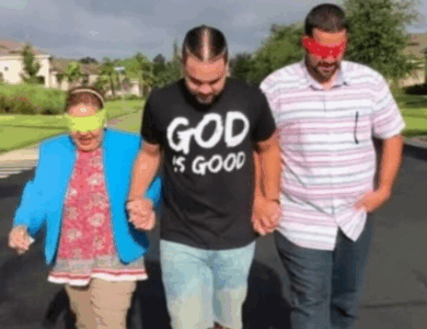 ¡Hijo sorprende a sus padres con una casa propia después de años de sacrificio y arduo trabajo! Mira el emotivo momento de la revelación.