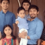 El chico se convirtió en campeón mundial y utilizó el dinero del premio para construir un pueblo para familias necesitadas: ¡Detalles de la increíble historia!