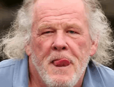 “¡El galán de los años 70 es irreconocible ahora!”: Los fans no sabían que el hombre mayor que pasó a su lado ¡fue una vez su ídolo!