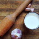 Los Increíbles Beneficios de la Leche Hervida con Ajo
